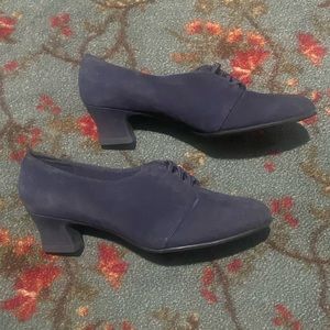 Naturalizer black witchy Victorian style kitten heels